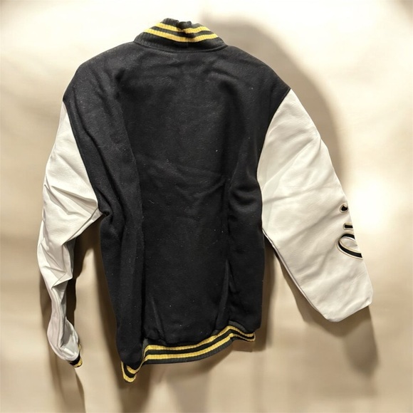 Sneaker gallery Chicago GOAT  Varsity Jacket MEDIUM new with tags faux leather - Picture 2 of 9